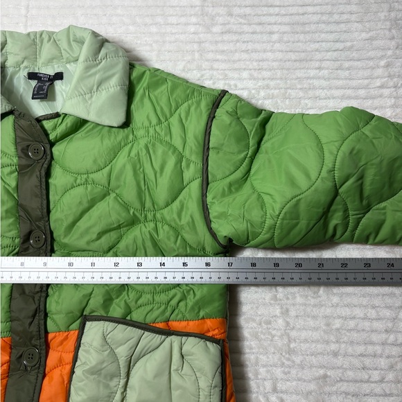 Forever 21
Girls Quilted Colorblock Puffer Jacket (Kids) in Green, SZ 9/10 NWT - Picture 4 of 5